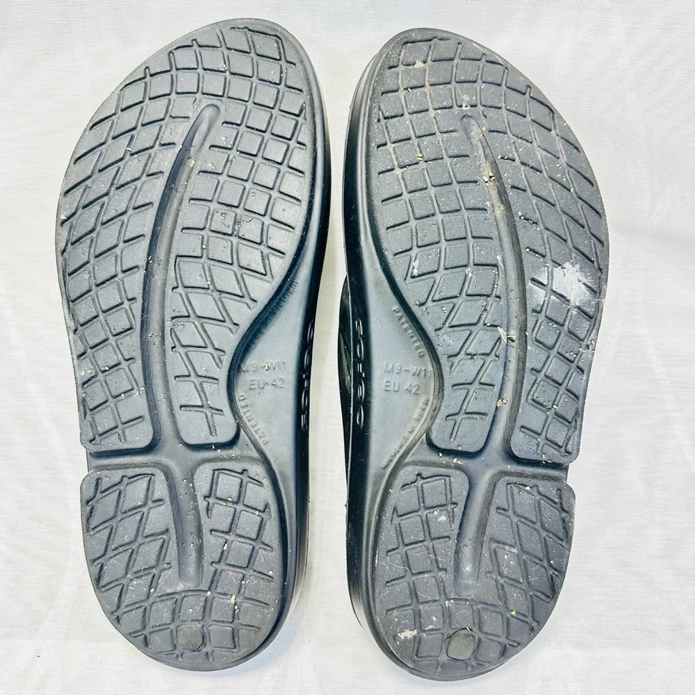 OOFOS OOahh Unisex‎ Black Sandals Recovery Thong Flip Flops Size M9 W11 EU 42